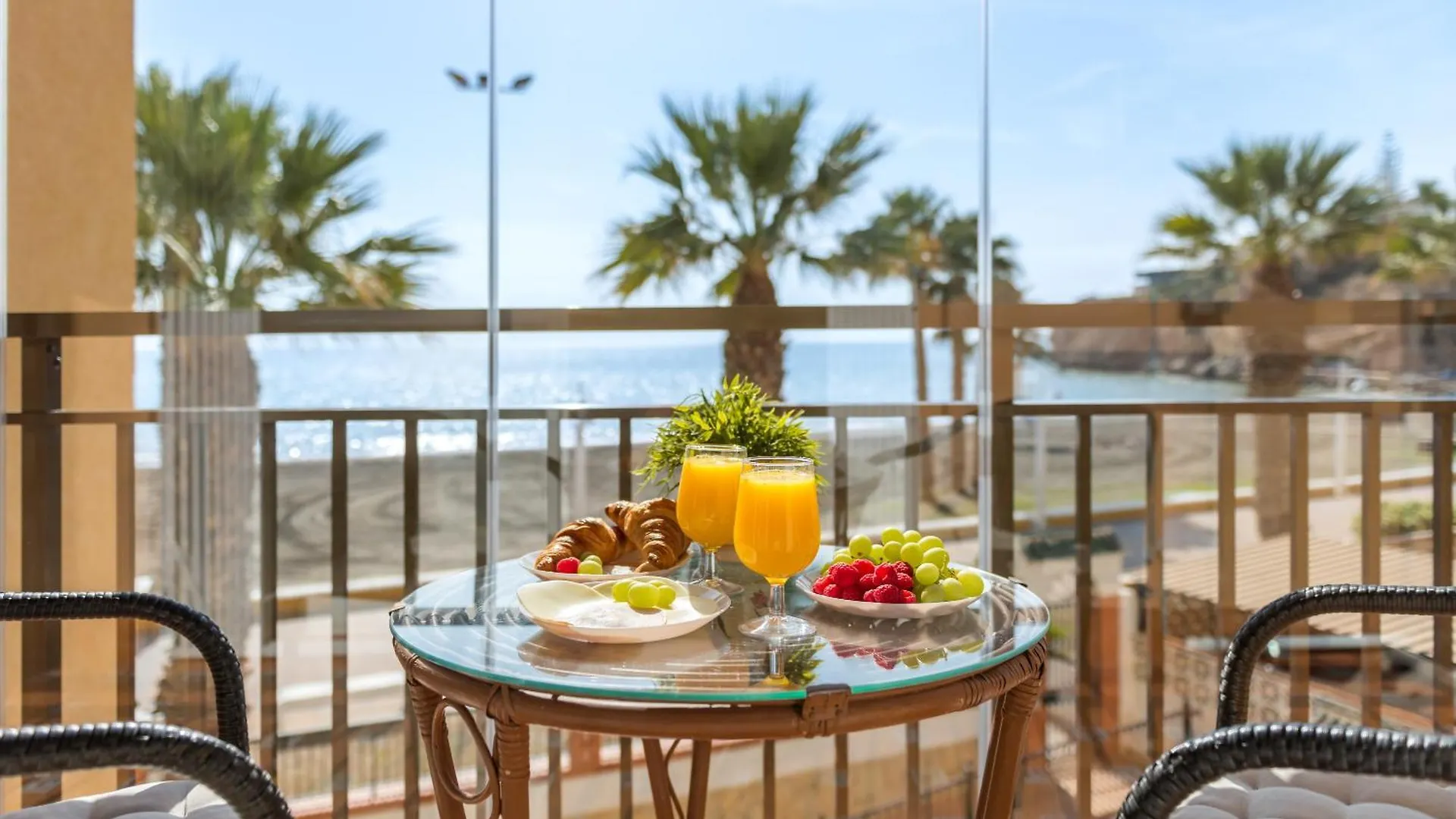 Wintowinrentals Spectacular Sea Views On The Beachfront Rincón de la Victoria