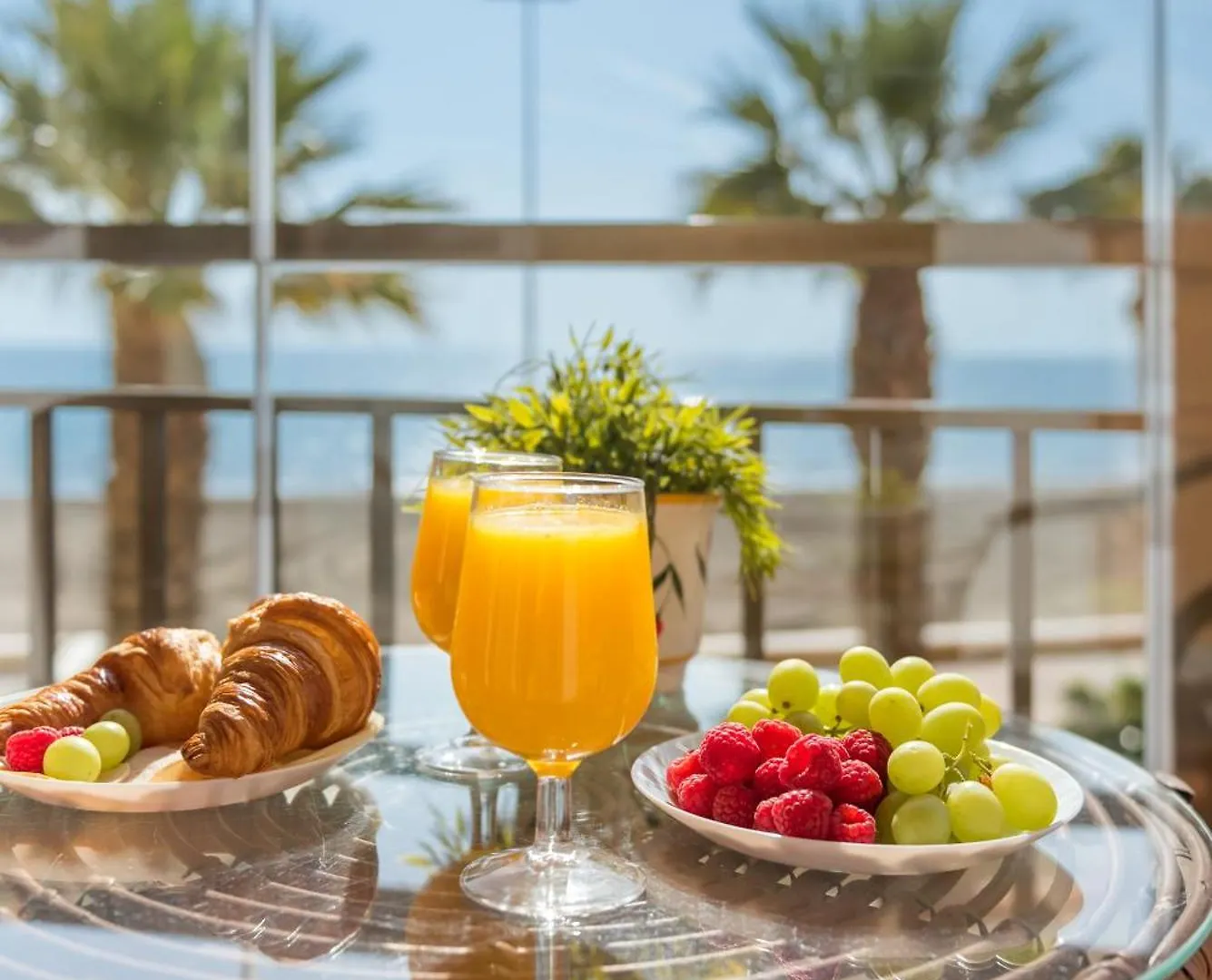 Apartment Wintowinrentals Spectacular Sea Views On The Beachfront Rincon de la Victoria