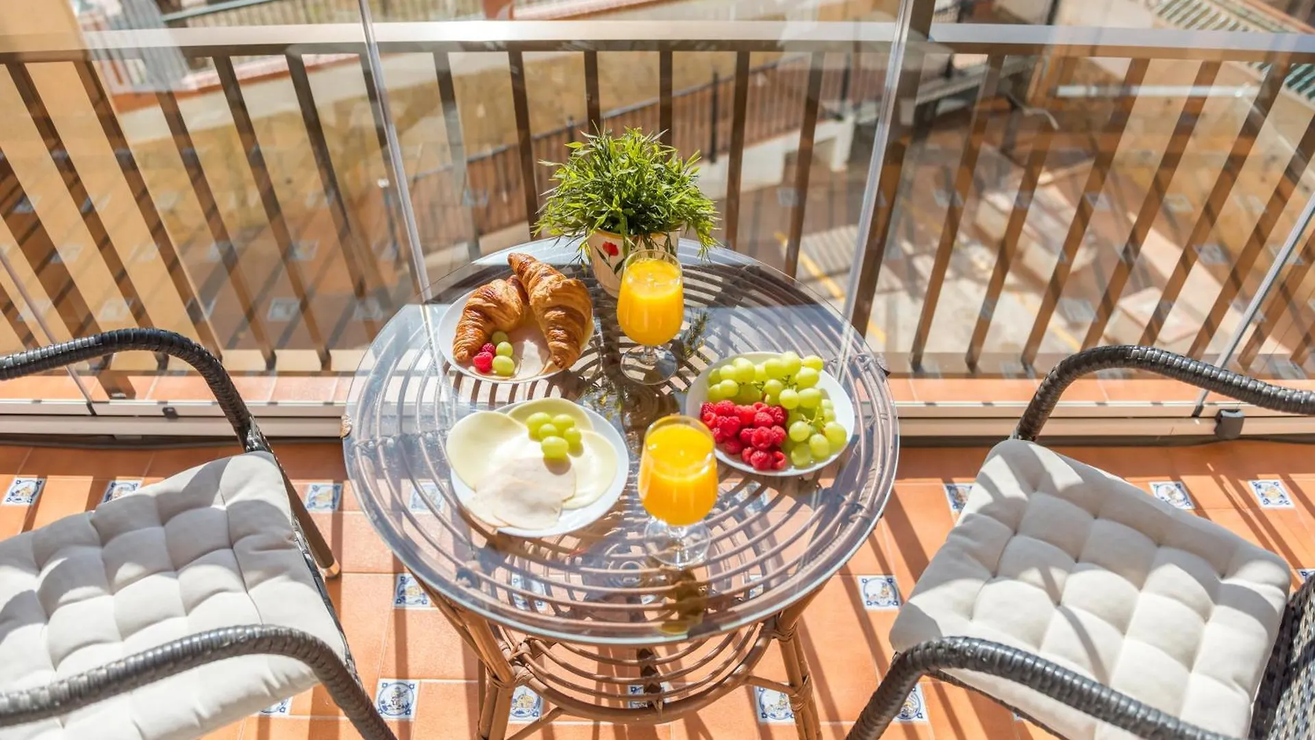 Apartment Wintowinrentals Spectacular Sea Views On The Beachfront Rincon de la Victoria Spain