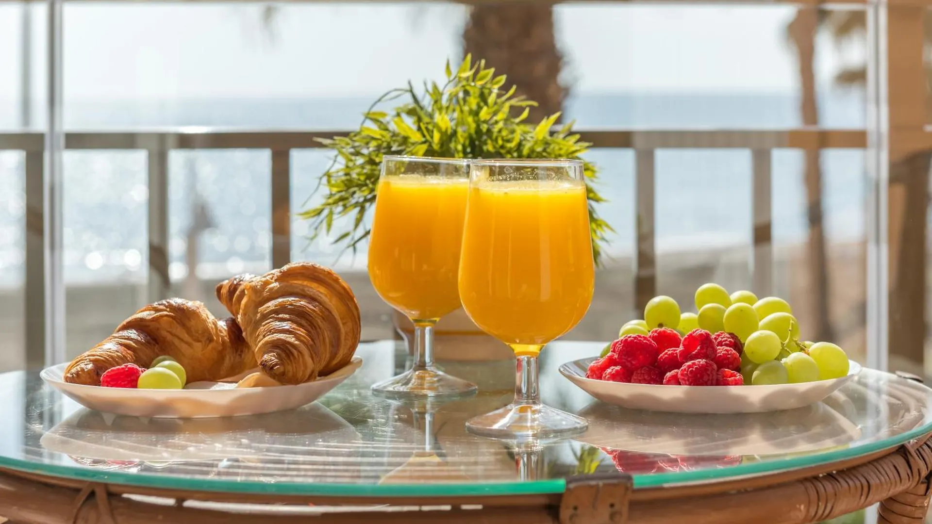 Wintowinrentals Spectacular Sea Views On The Beachfront Rincon de la Victoria Spain