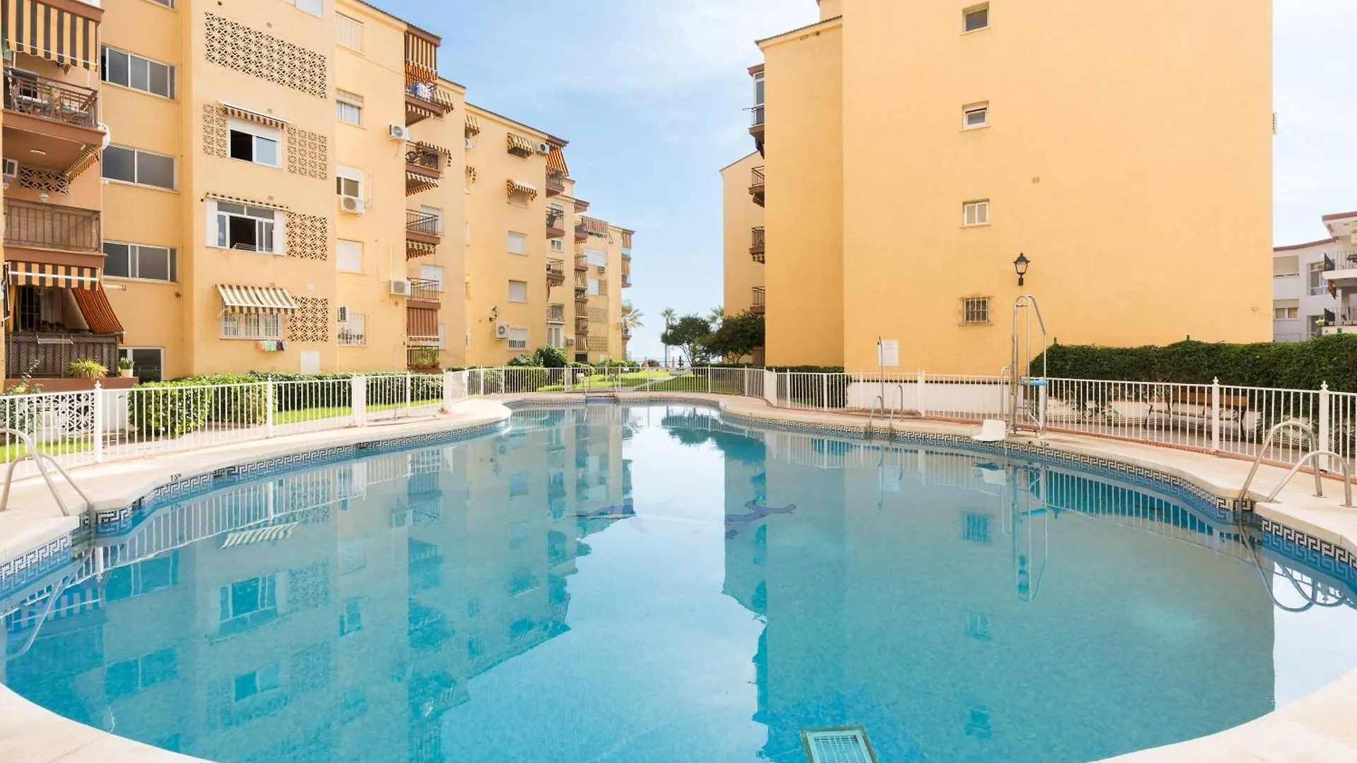 Wintowinrentals Spectacular Sea Views On The Beachfront Rincón de la Victoria Apartment