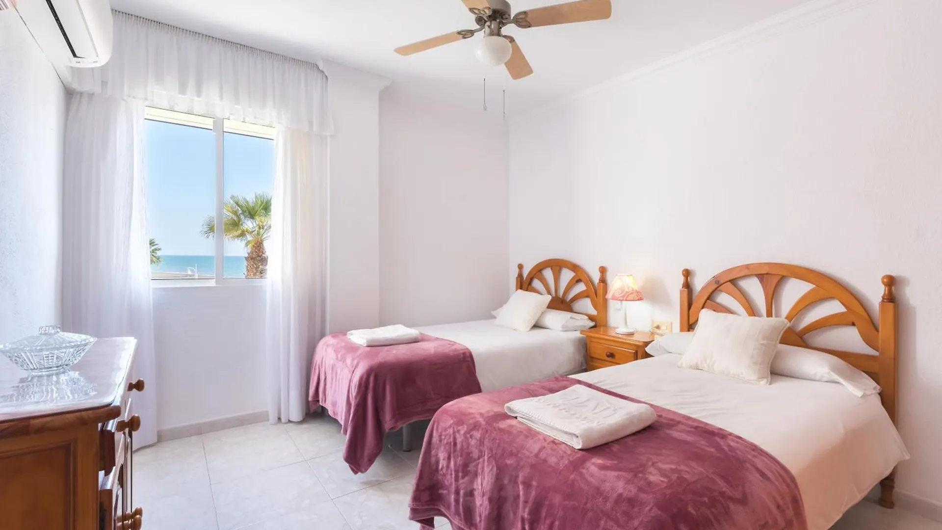 Wintowinrentals Spectacular Sea Views On The Beachfront Rincón de la Victoria Apartment